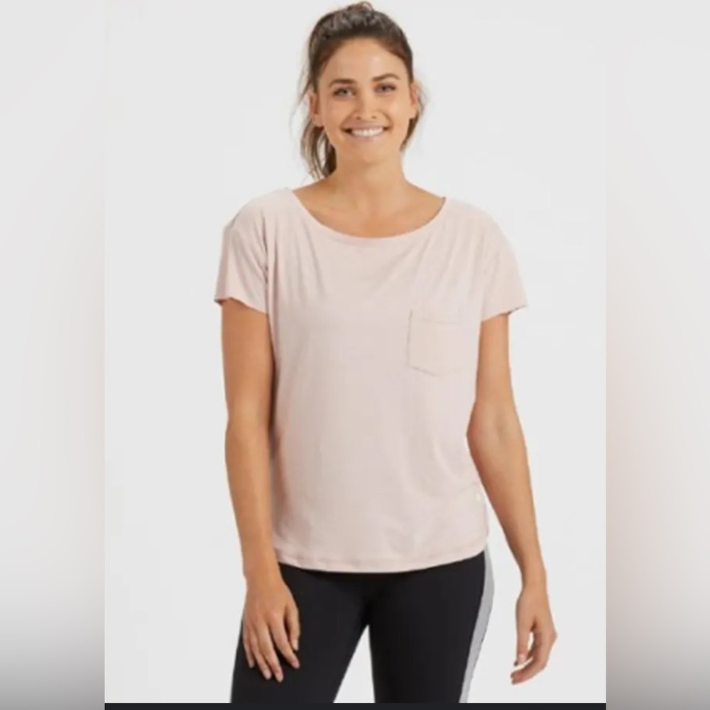Vuori Women's Short Sleeve Tee - Light Pink